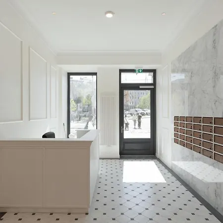 Old Town Apartment *